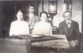 Rodina Mikanova 1912